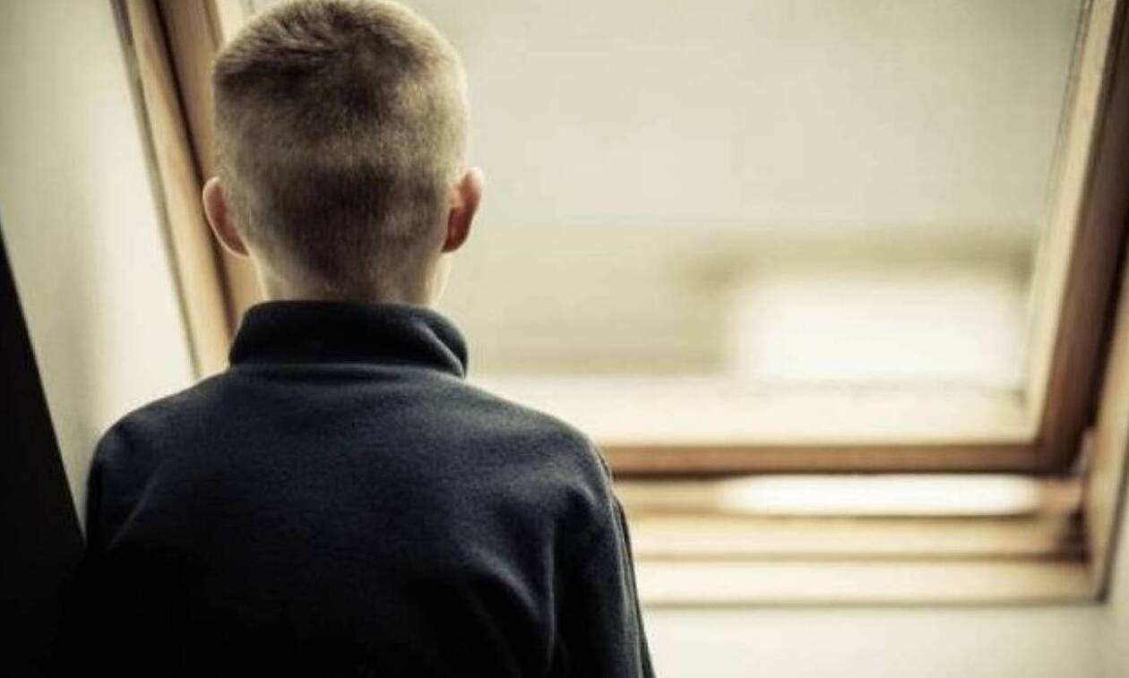 Αποπλάνηση 13χρονου: «Μεταμελημένη για τις πράξεις της» - Τι αναφέρει ο δικηγόρος της καθηγήτριας
