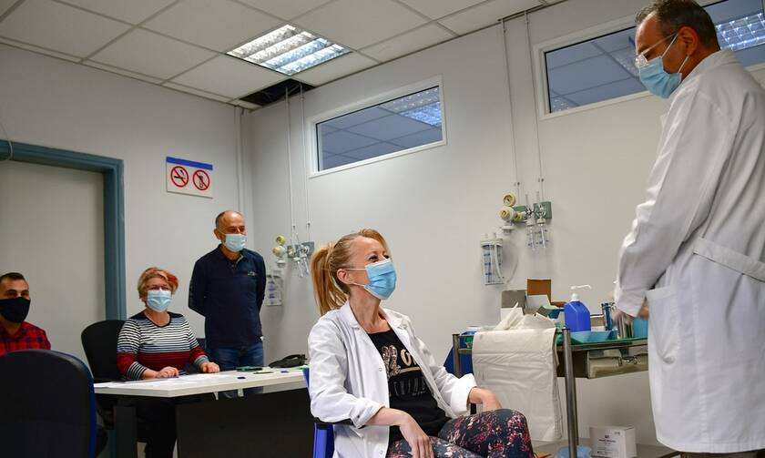 Κορονοϊός: Οι αδιάθετες δόσεις εμβολίων κατά προτεραιότητα στους εργαζόμενους του ΕΣΥ 