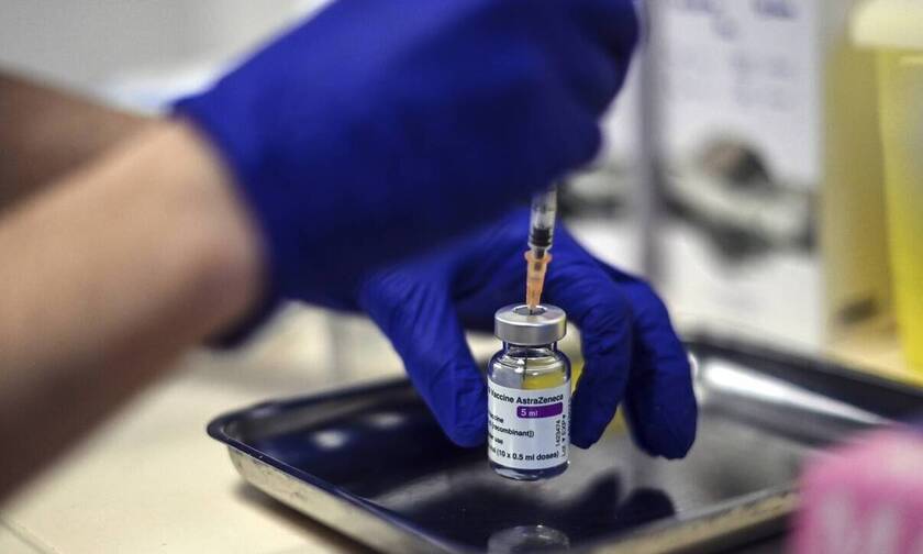 Κορονοϊός - Γαλλία: Μείωση στα κρούσματα - Άρχισαν οι εμβολιασμοί με AstraZeneca