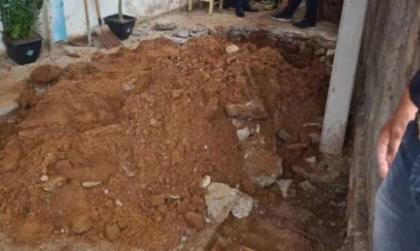 Φρίκη: Έβαλε μητέρα και κόρη να σκάψουν τους τάφους τους πριν να τις δολοφονήσει