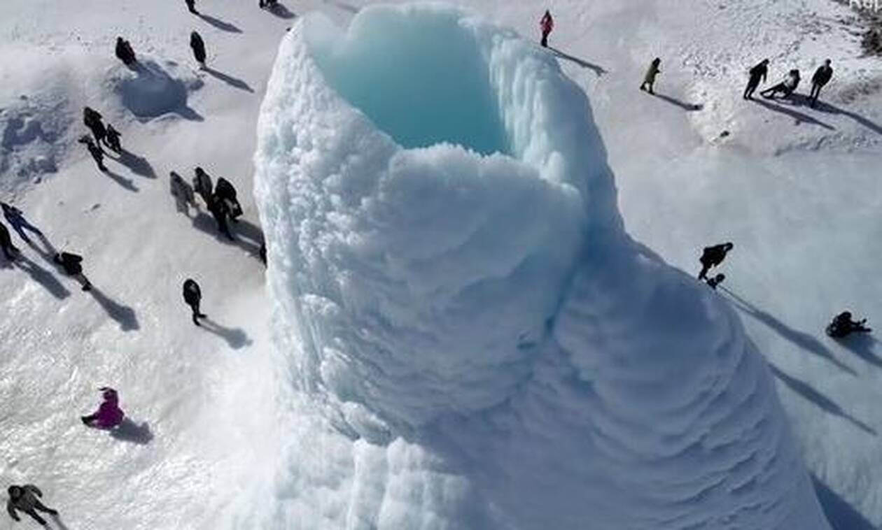 Το ηφαίστειο που πετά νερό και μετατρέπεται σε πάγο - Εντυπωσιακό φαινόμενο