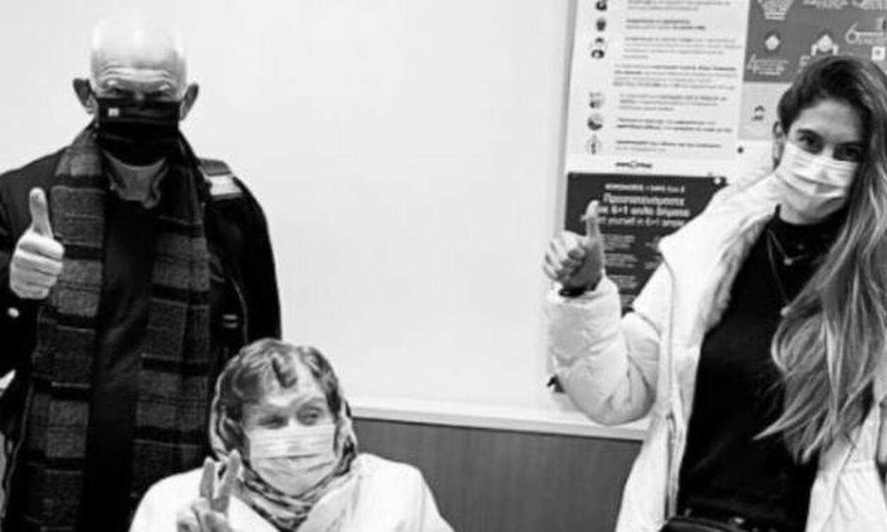 Εμβολιάστηκε η Μαργαρίτα Παπανδρέου – Τη συνόδεψε o πρώην πρωθυπουργός 