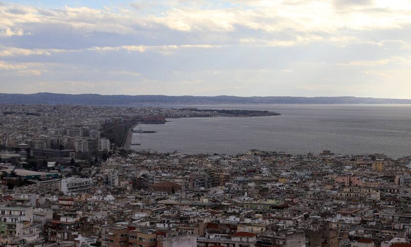 Κορονοϊός στη Θεσσαλονίκη: Καμπανάκι από τον πρύτανη του ΑΠΘ - «Επιστρέψαμε στον Οκτώβριο»