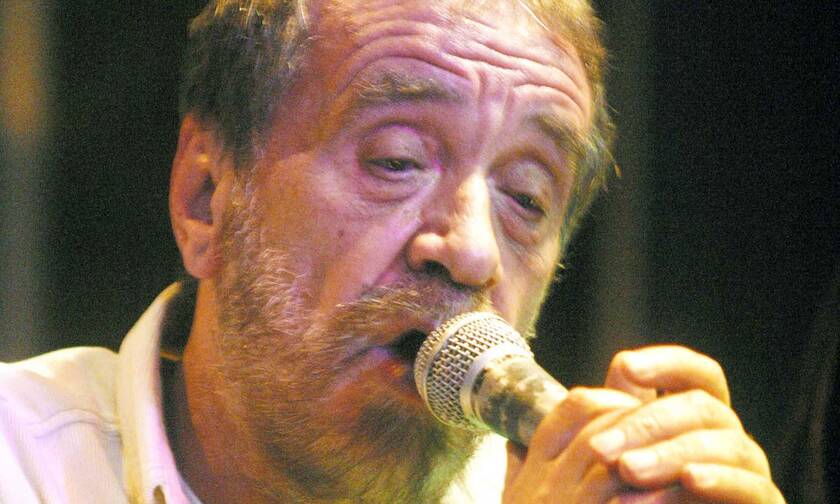 Πέθανε ο Αντώνης Καλογιάννης: Συγκίνηση για τον σπουδαίο τραγουδιστή