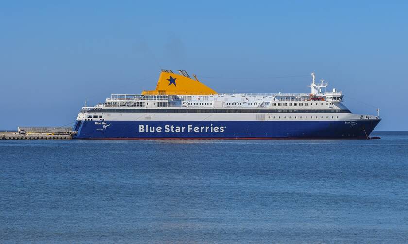 Ικαρία: Προσέκρουσε στο λιμάνι το Blue Star Mykonos - Λαχτάρα για 164 επιβάτες