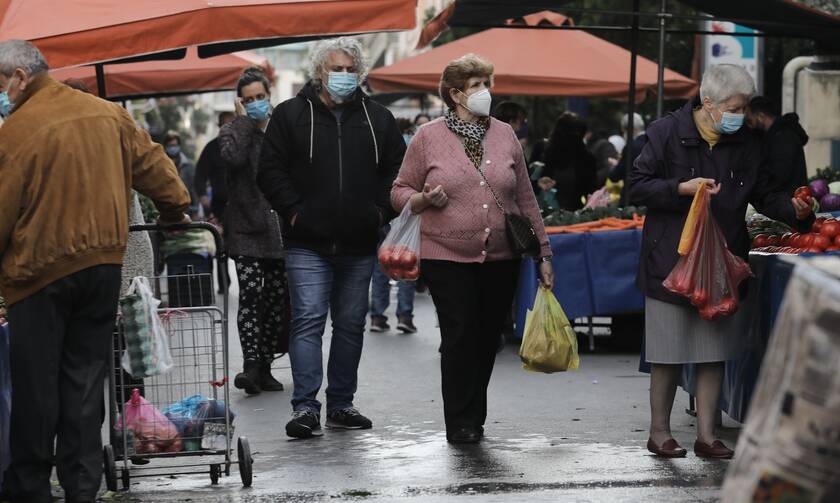 Κορονοϊός: Διπλή μάσκα για διπλή προστασία; Η «βόμβα» της Παπαευαγγέλου και τι ισχύει τελικά