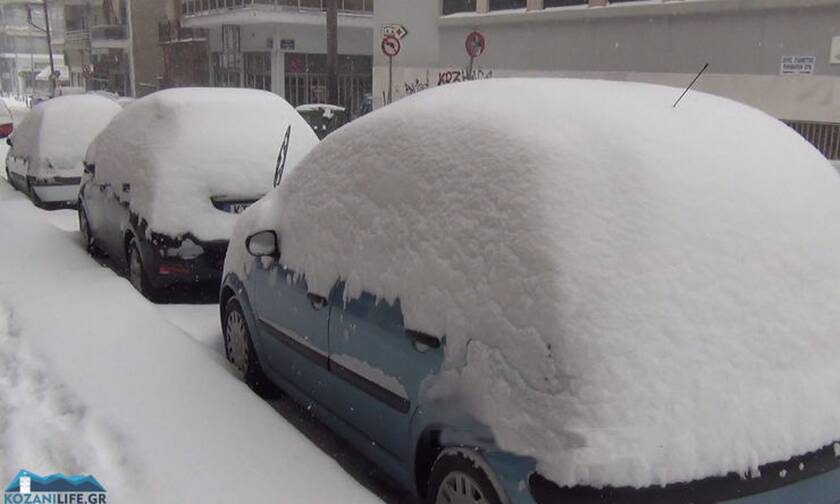 Κακοκαιρία «Μήδεια» - Κοζάνη: Χιονίζει ασταμάτητα - «Μάχη» για να κρατηθούν ανοιχτοί οι δρόμοι 