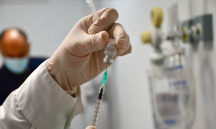 ΕΚΠΑ - Κορονοϊός: Συνολικά 66 περιστατικά αναφυλαξίας σε 17,5 εκατομμύρια δόσεις των mRNA εμβολίων 