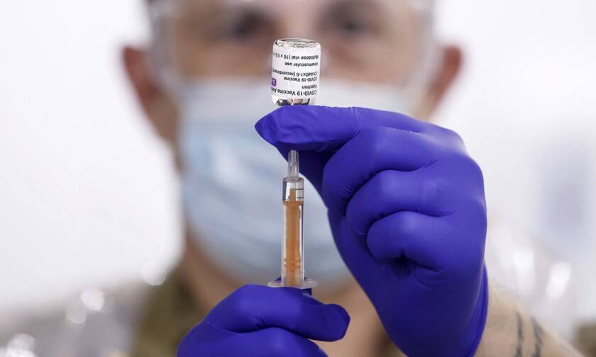 Κορονοϊός στην Ελλάδα: Ξεκινά ο εμβολιασμός για τις ηλικίες 60-64 με το εμβόλιο της AstraZeneca