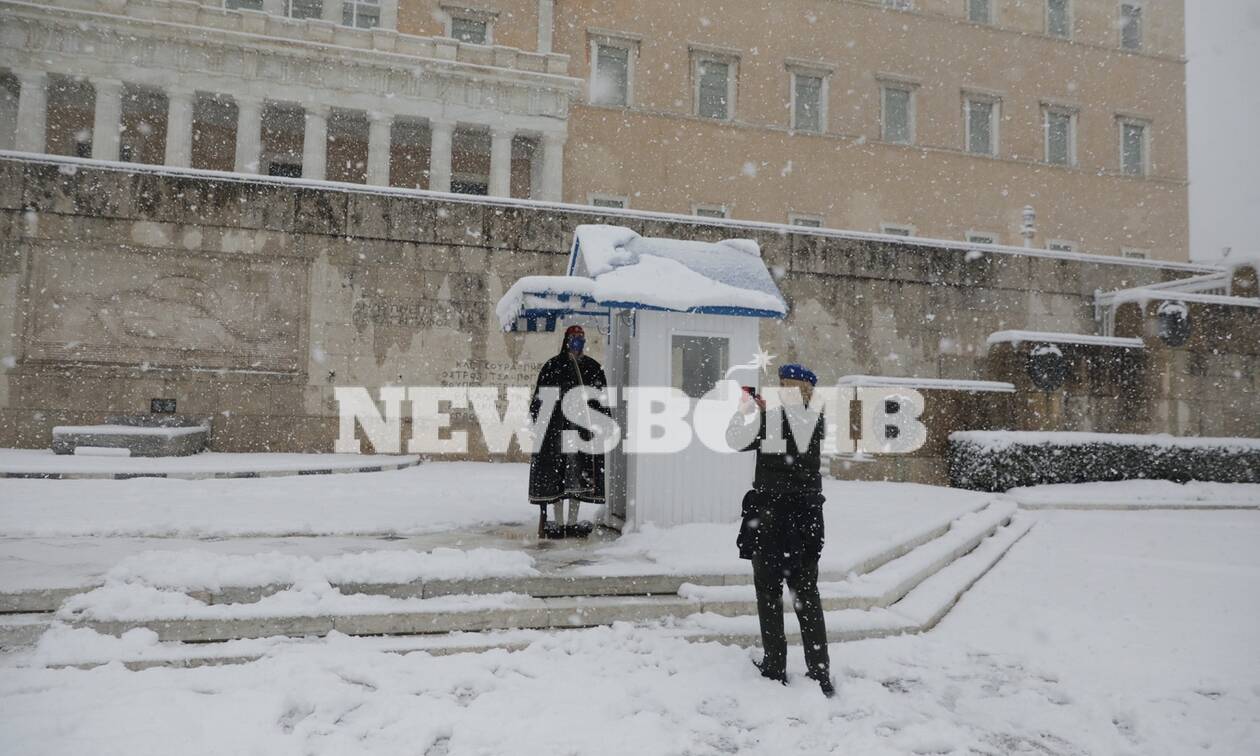 Απίστευτες εικόνες στην Αθήνα - Στα λευκά Σύνταγμα, Μεταξουργείο,Ομόνοια: Οδοιπορικό του Newsbomb.gr