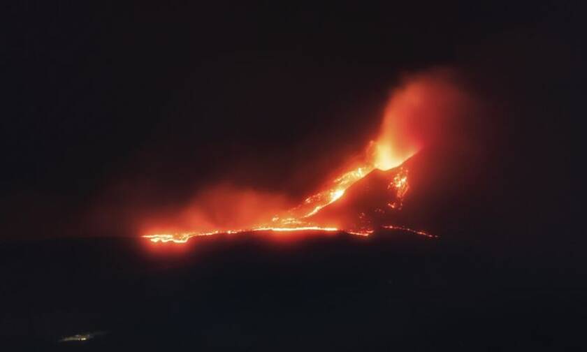 Έκρηξη κρατήρα στην Αίτνα – «Χορεύει» η κάτω Ιταλία 