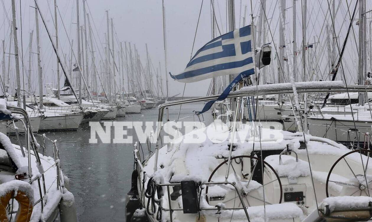 Kακοκαιρία «Μήδεια»: Μαγικές εικόνες από τη χιονισμένη Αθήνα - Στα «λευκά» από Πολιτεία μέχρι Βούλα