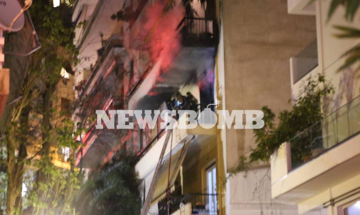 Φωτιά σε διαμέρισμα στο Παγκράτι - Οι πρώτες εικόνες από το σημείο