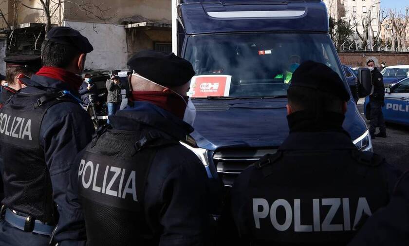 Lockdown: Πλήθος κόσμου και συνωστισμός στην Ιταλία - Οι αρχές έκλεισαν εμπορικές οδούς