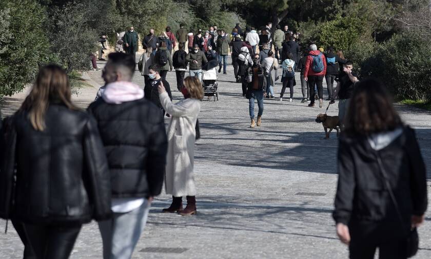 Κρούσματα σήμερα: Και πάλι τα μισά στην Αττική - Ξαναπέρασε τη Θεσσαλονίκη η Αχαΐα