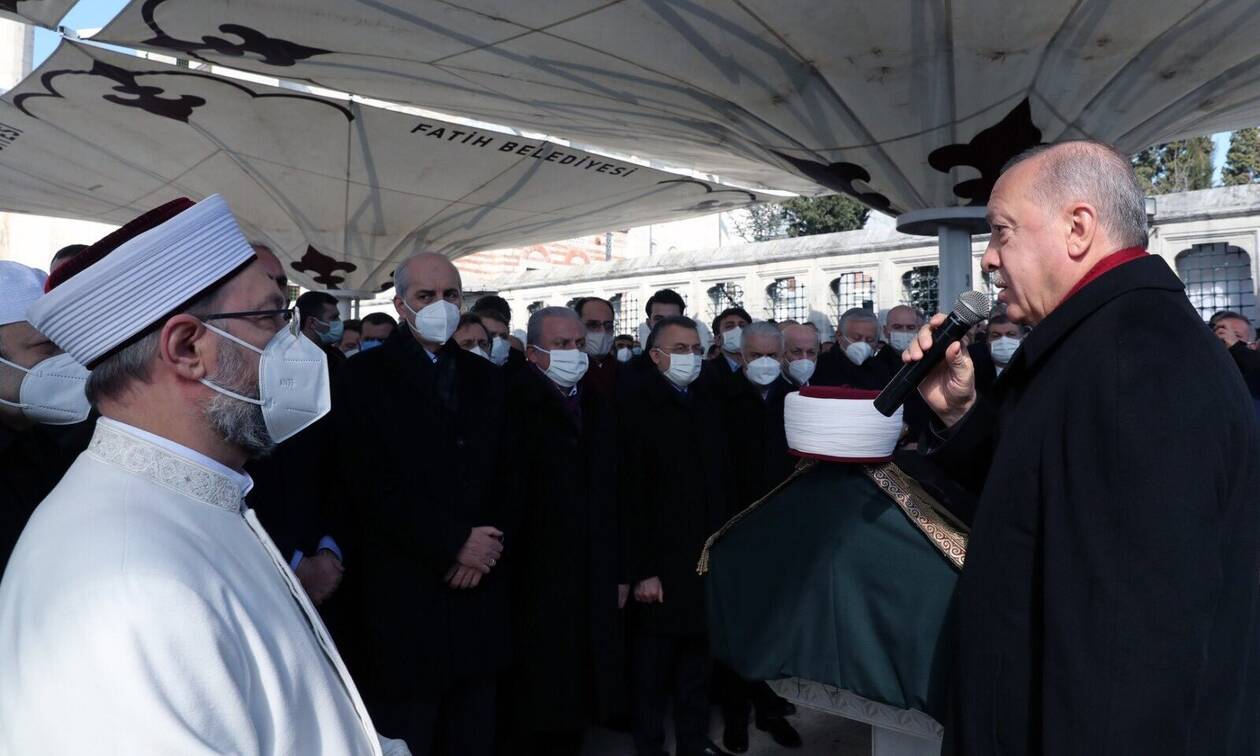 Τουρκία: Απίστευτος συνωστισμός σε κηδεία ιμάμη που πέθανε από κορονοϊό - Παρών και ο Ερντογάν