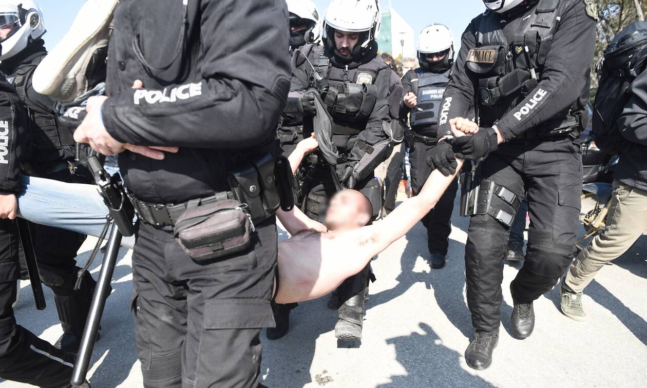 Θεσσαλονίκη: 31 οι συλληφθέντες από την κατάληψη του ΑΠΘ - Οδηγούνται στον εισαγγελέα