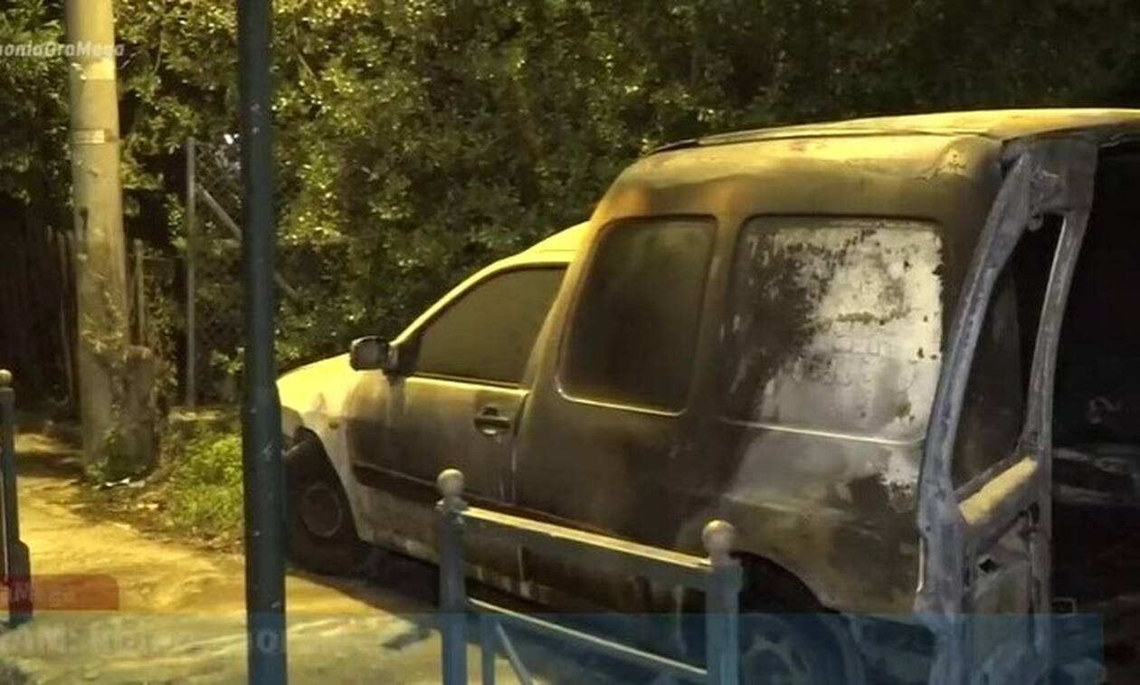 Μπαράζ επιθέσεων το βράδυ: Έκαψαν όχημα στο Χαλάνδρι, έβαλαν γκαζάκια σε κατάστημα