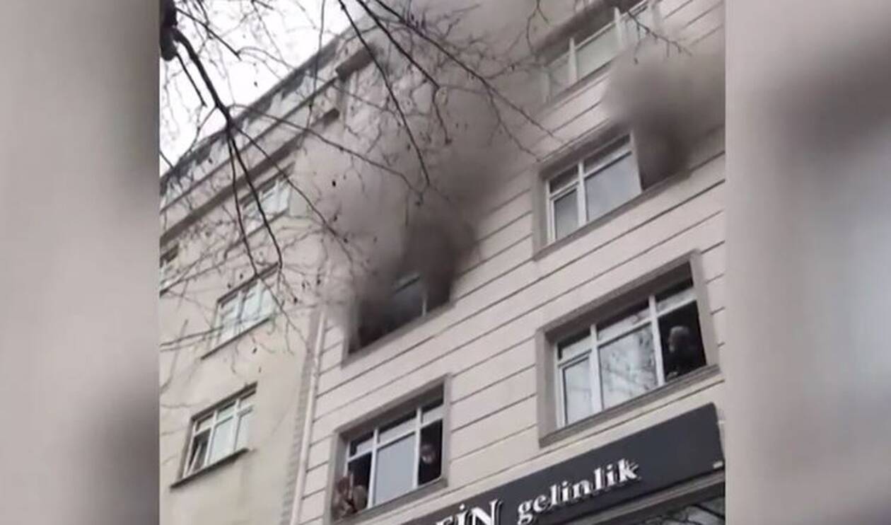 Τουρκία: Δραματικές στιγμές - Έριξε τα παιδιά της από το παράθυρο για να σωθούν από φωτιά (vid)