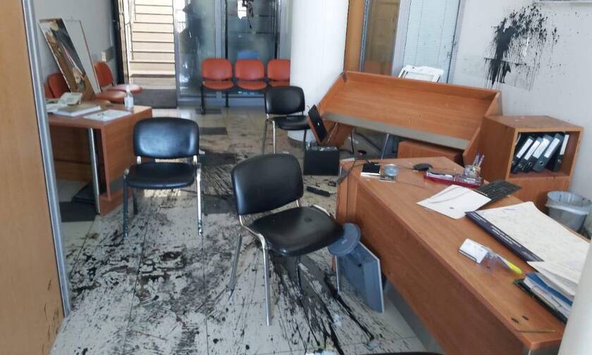 Επίθεση στο γραφείο του Αυγενάκη από υποστηρικτές του Κουφοντίνα