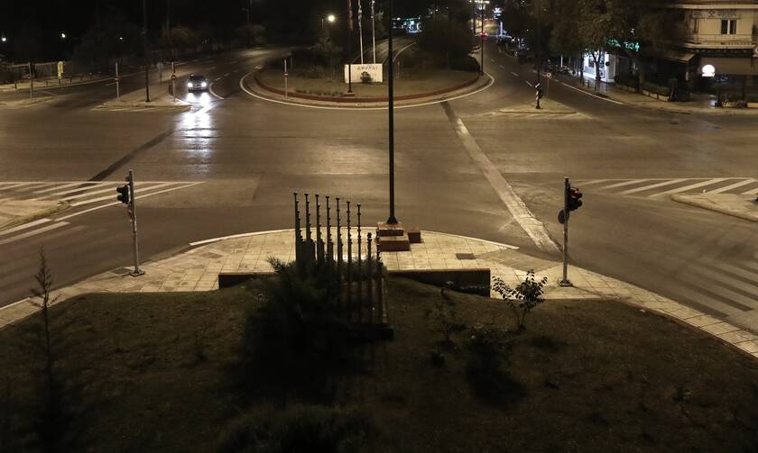 Θεσσαλονίκη: Γυναίκα έκανε βόλτες γυμνή στους δρόμους της πόλης - Δείτε το βίντεο
