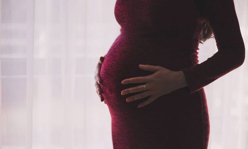 Κορονοϊός: Έμβρυο που είχε μολυνθεί με τον ιό πέθανε στην κοιλιά της μητέρας του
