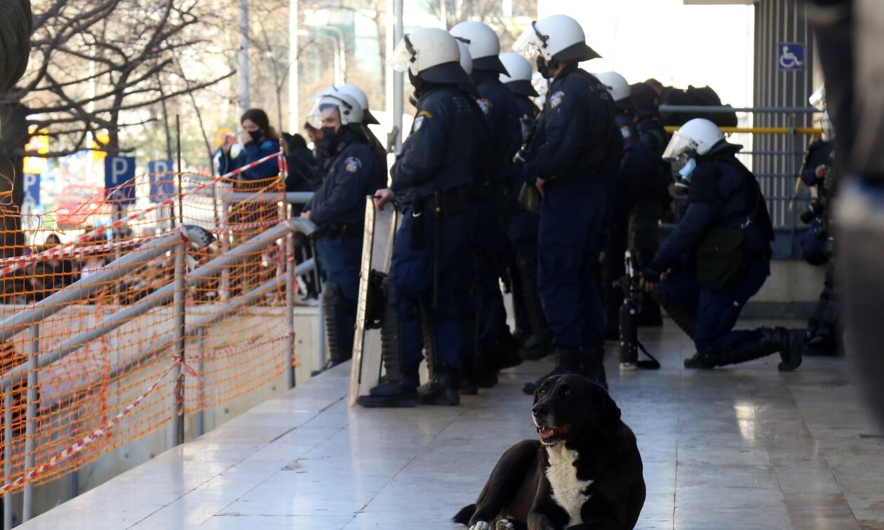 Θεσσαλονίκη: Επίθεση με μολότοφ κατά των ΜΑΤ