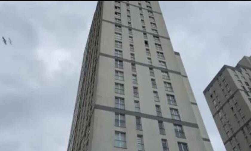 Τραγικό: 16χρονος έπεσε από το 12ο όροφο κτηρίου προσπαθώντας να σώσει το κινητό του τηλέφωνο