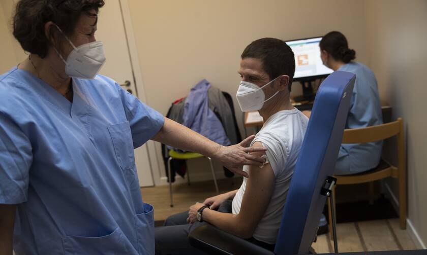 Γαλλία: Η Ε.Ε πρέπει να τηρήσει κοινή γραμμή απέναντι στα ρωσικά και τα κινεζικά εμβόλια