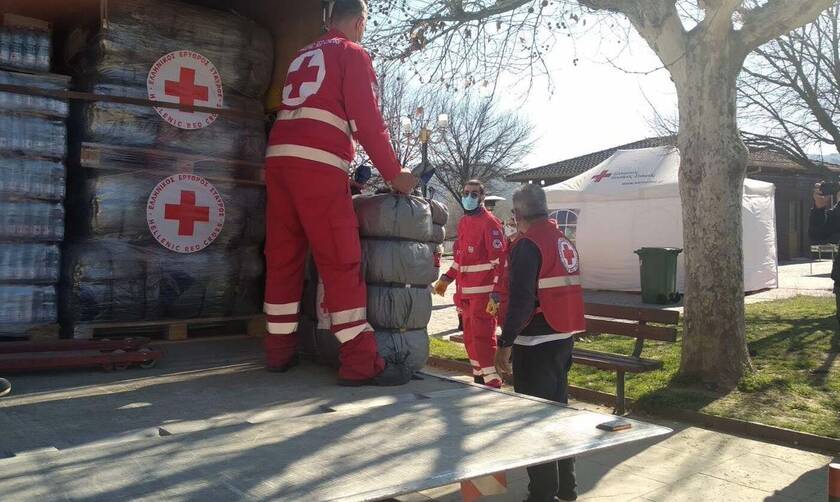 Σεισμός – Ελασσόνα: Άνοιγμα λογαριασμού και τρόφιμα από τον Ερυθρό Σταυρό για τους σεισμοπαθείς