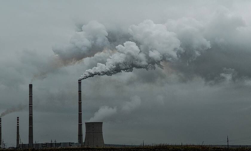 Μειώθηκαν κατά 7% το 2020 οι παγκόσμιες εκπομπές άνθρακα, λόγω των περιορισμών της πανδημίας