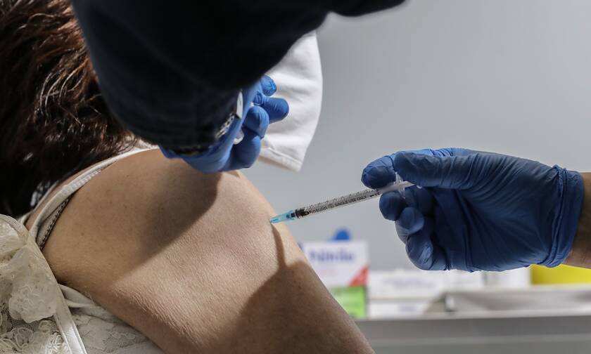 Εμβόλιο AstraZeneca: Έγκριση για τον εμβολιασμό στους άνω των 65 στην Ελλάδα