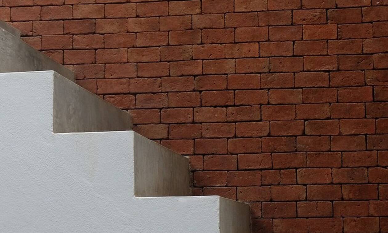 Μοιραία η πτώση από τις σκάλες για άντρα στην Ιεράπετρα