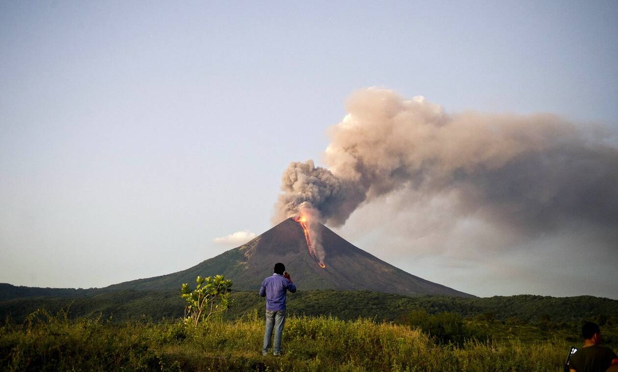 Τρόμος στη Νικαράγουα: Αλλεπάλληλες ισχυρές εκρήξεις στο ηφαίστειο Σαν Κριστόμπαλ