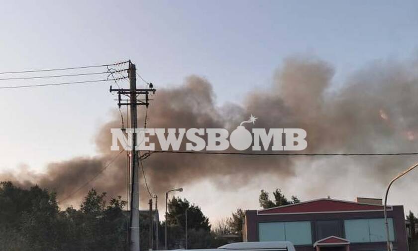 ΤΏΡΑ: Φωτιά σε παλιό εργοστάσιο στη Ραφήνα