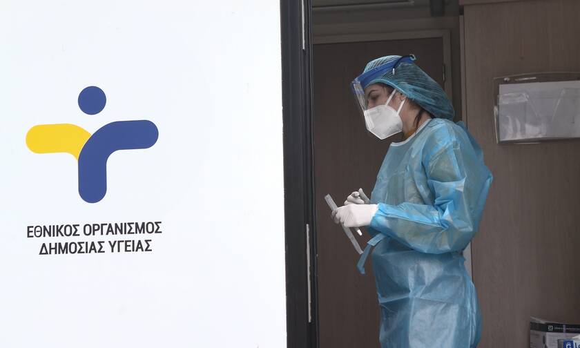 Κορονοϊός: Επιμένει σε υψηλά επίπεδα το ιικό φορτίο - Τι λένε στο Newsbomb.gr Θωμαΐδης και Παγώνη