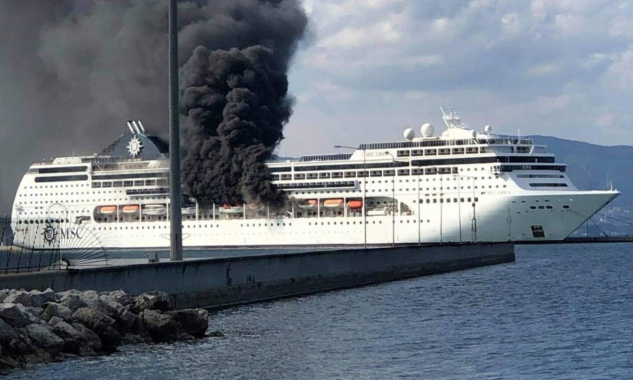 Φωτιά ΤΩΡΑ: Φλέγεται κρουαζιερόπλοιο στο λιμάνι της Κέρκυρας - ΔΕΙΤΕ LIVE