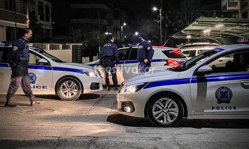 Θεσσαλονίκη: Νεαροί κουκουλοφόροι προπηλάκισαν αστυνομικούς