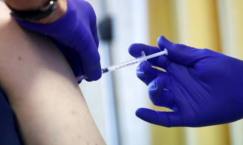 Κορονοϊός: Γιατί οι γυναίκες εμφανίζουν συχνότερα ανεπιθύμητες ενέργειες μετά τον εμβολιασμό