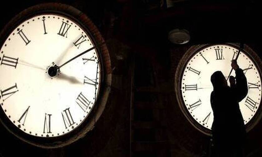 Αλλαγή ώρας 2021: Πότε θα γυρίσουμε τους δείκτες του ρολογιού μια ώρα μπροστά
