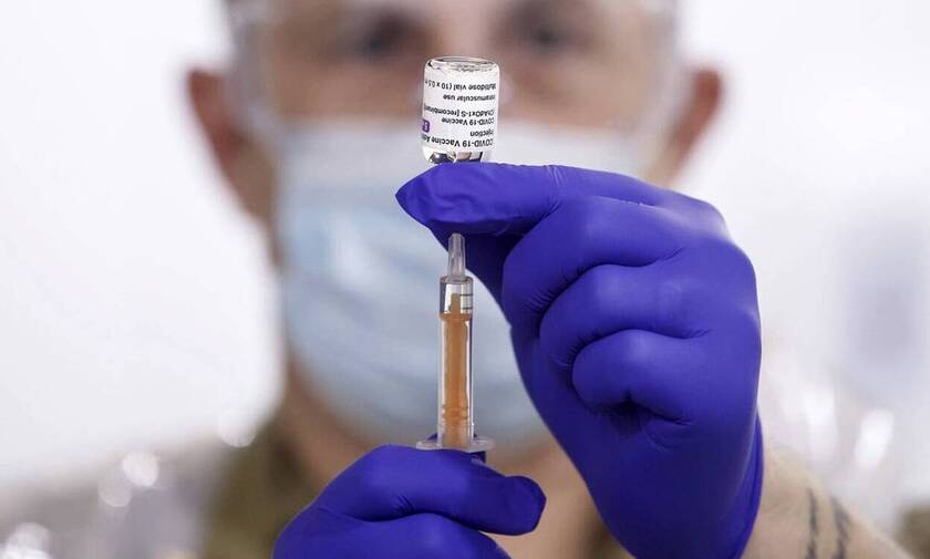Εμβόλιο AstraZeneca: Συνεδριάζει η Εθνική Επιτροπή Εμβολιασμών υπό τη σκιά της παγκόσμιας ανησυχίας
