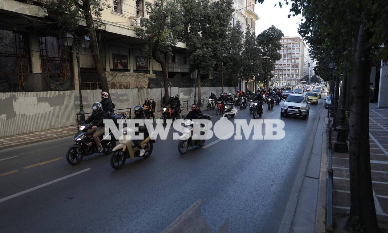 Ρεπορτάζ Newsbomb.gr: Συγκίνηση για τον 23χρονο Ιάσονα - Μοτοπορεία στο κέντρο της Αθήνας