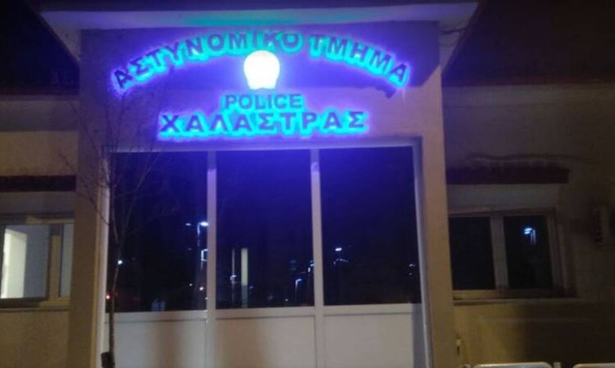 Θεσσαλονίκη: Επίθεση με πέτρες στον αστυνομικό σταθμό Χαλάστρας – 10 προσαγωγές