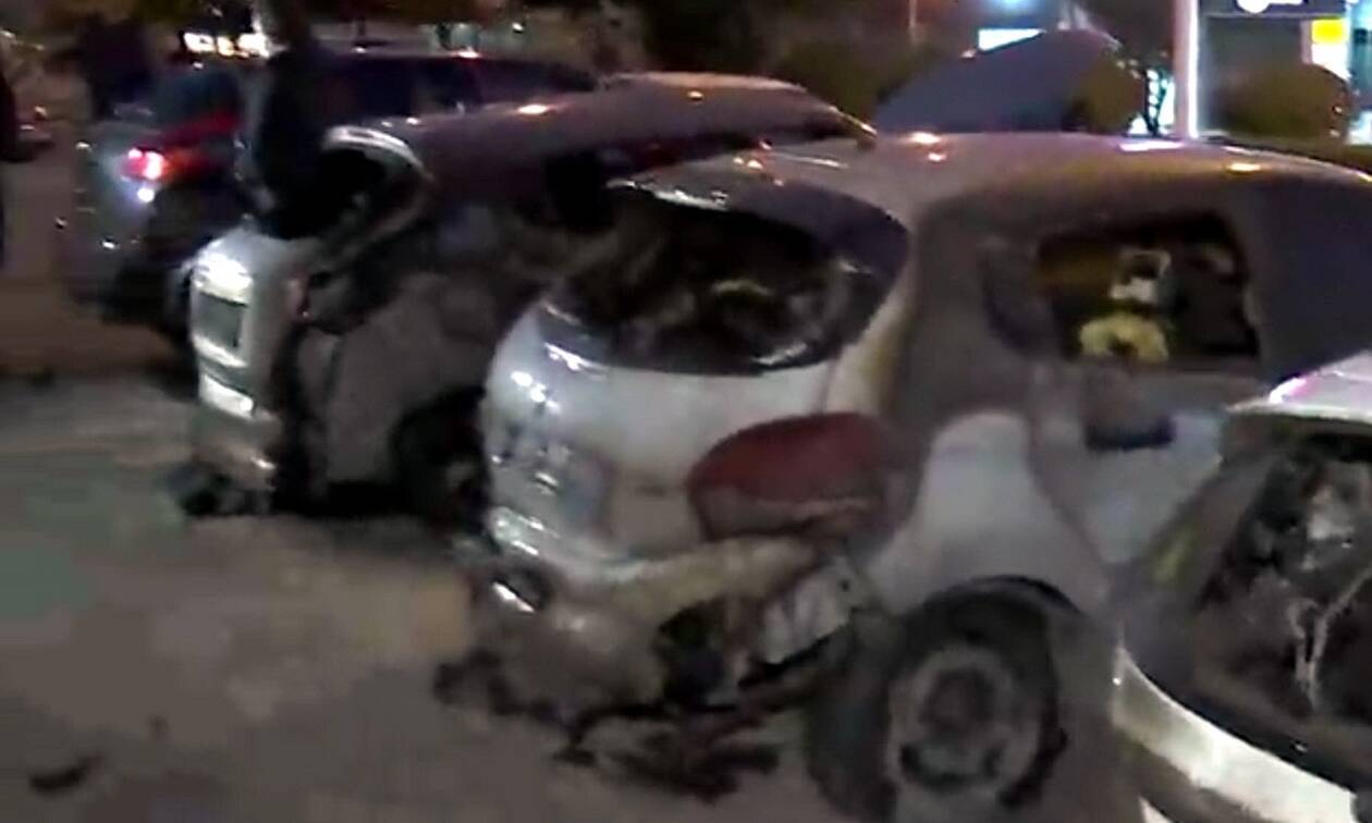 Καισαριανή: Έκαψαν οχτώ αυτοκίνητα σε αντιπροσωπεία αυτοκινήτων