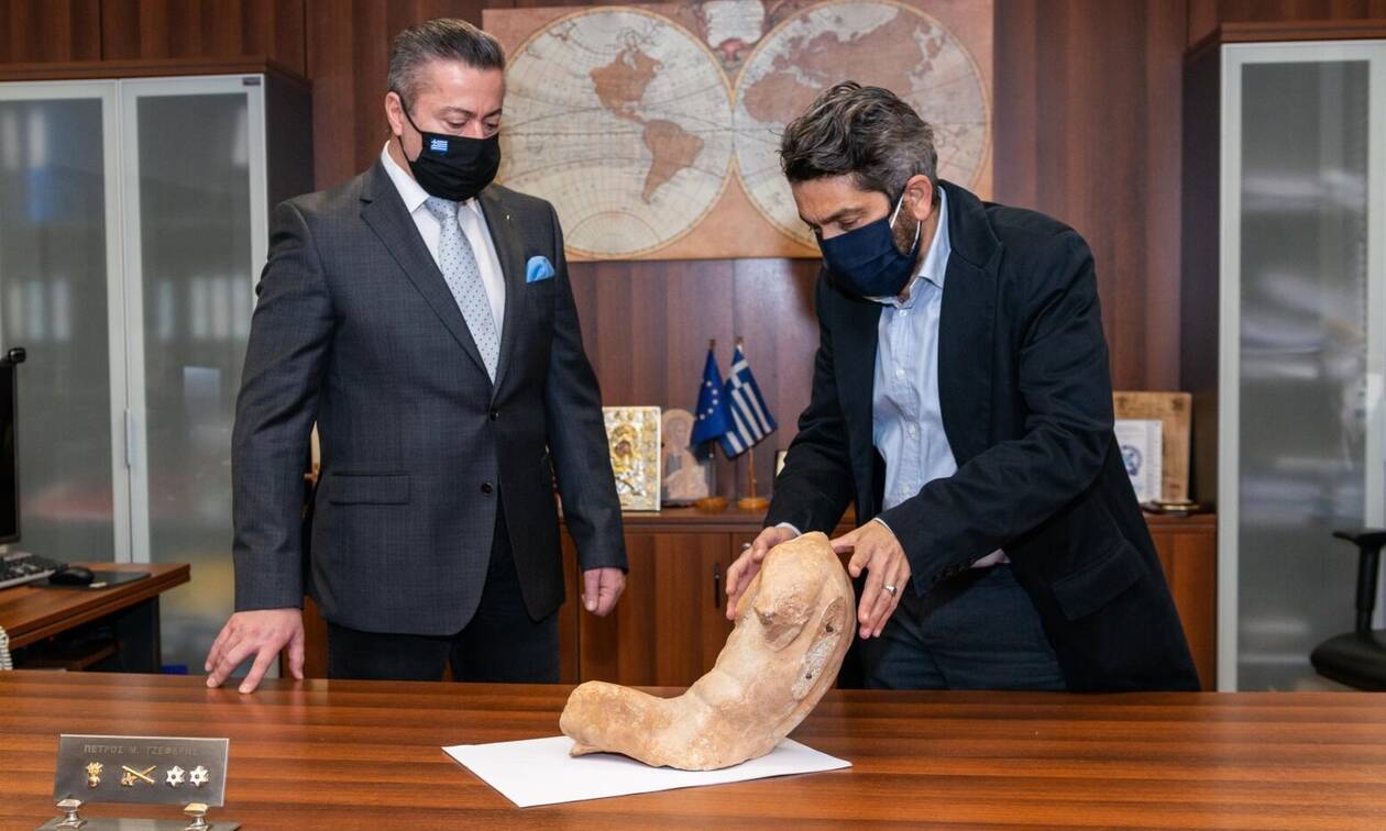 Σύλληψη αρχαιοκάπηλου: Κατείχε αρχαίο άγαλμα της Ακρόπολης – Το πουλούσε 100.000 ευρώ