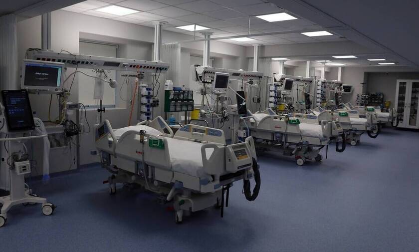 Τζανάκης στο Newsbomb.gr: Τα νοσοκομεία στενάζουν - Δεν ήταν η ώρα για να ανοίξουν κάποιοι τομείς