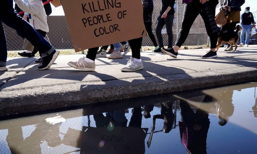 ΗΠΑ - Ατλάντα: Αντιρατσιστική διαδήλωση μετά τις επιθέσεις σε σπα όπου σκοτώθηκαν 6 γυναίκες