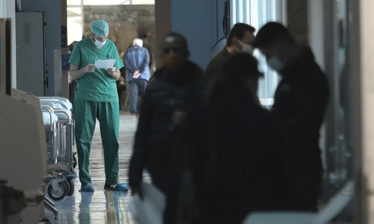 Κορονοϊός: Δύσκολη νύχτα στα νοσοκομεία της Αττικής - Ρεκόρ εισαγωγών, θέμα ωρών η επίταξη