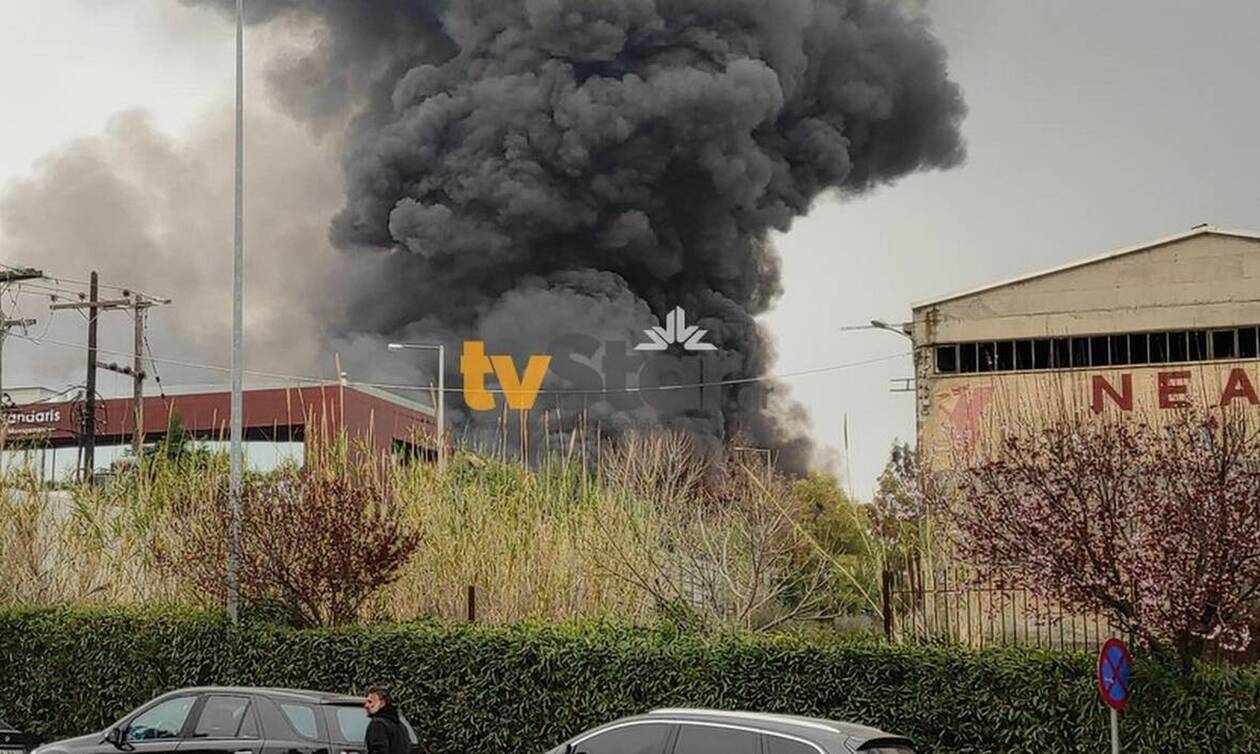 Φωτιά Σχηματάρι: Μαίνεται η πυρκαγιά στο εργοστάσιο ανακύκλωσης - Συναγερμός για τους καπνούς
