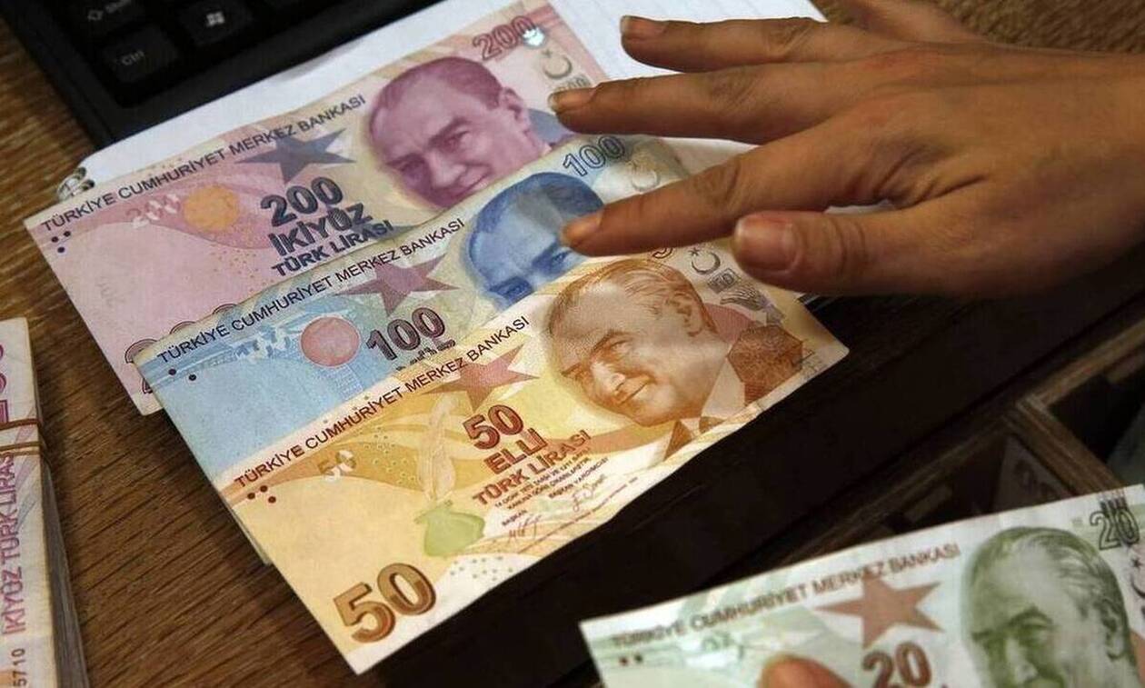  Η τουρκική λίρα κατακρημνίζεται μετά την καθαίρεση του διοικητή της κεντρικής τράπεζας